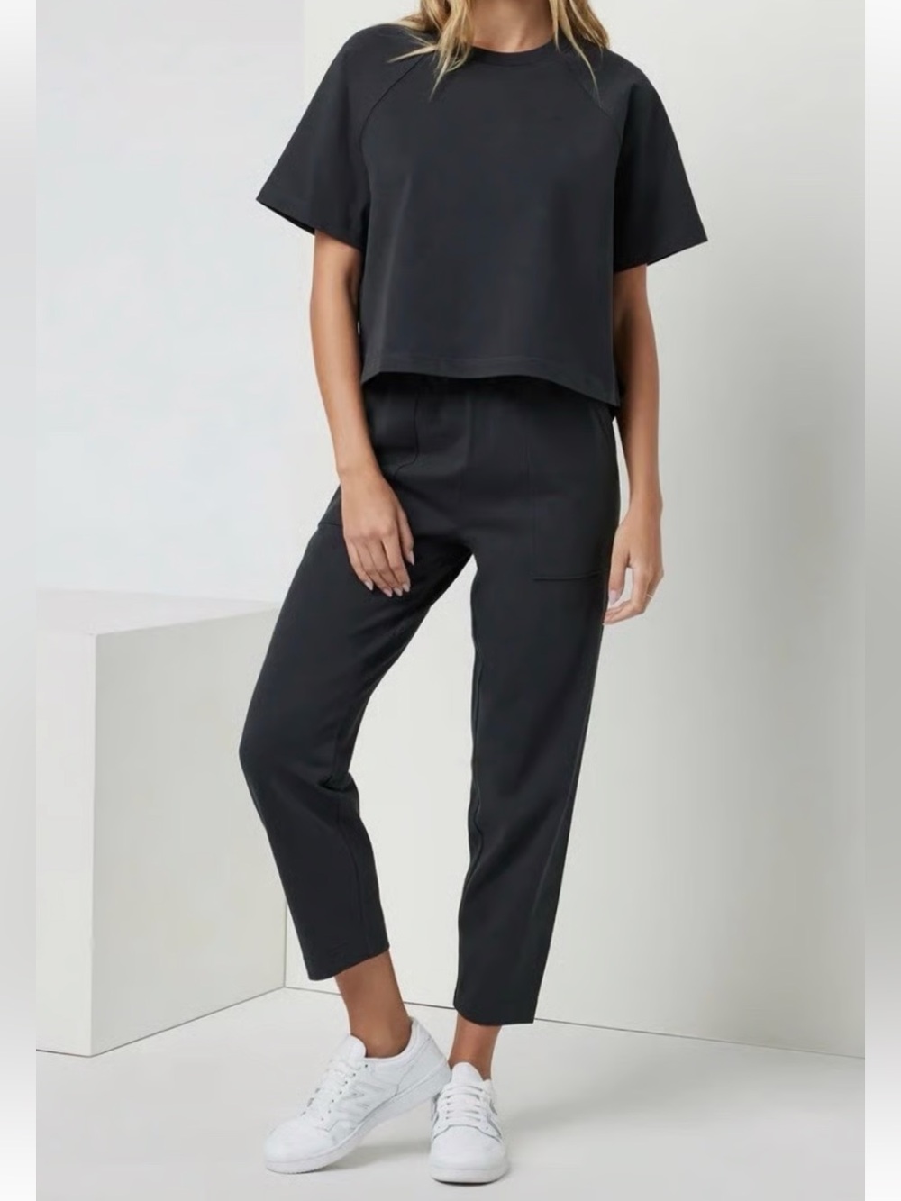 Vuori Women’s Matching Set - Mackenzie Top (Medium) and Pants (Large) Dark Grey